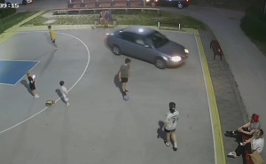 Bahato ponašanje u Bugojnu: Mladić autom uletio na igralište puno djece, građani šokirani