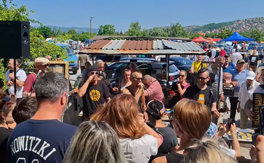 Ludilo na sarajevskoj autopijaci: Dubioza kolektiv priredila koncert, publika uživala