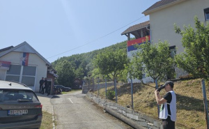 Kupovina glasova u Srbiji: Vlasnik kuće pustio pčele da spriječi snimanje