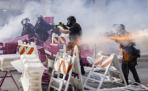 Los Angeles tone u bezakonje, sukobi na sve strane: 'Oslobodite grad od invazije migranata'