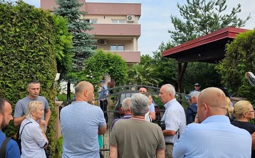 Oglasio se SDS: Miličević je u porodičnoj kući, građani mu daju podršku