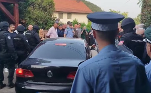 Nakon višesatnog pretresa: Policija izvela Milana Miličevića iz kuće