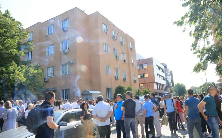 Protesti ispred Tužilaštva zbog hapšenja Miličevića: 'Ako ga ne puste, ide građanska neposlušnost'