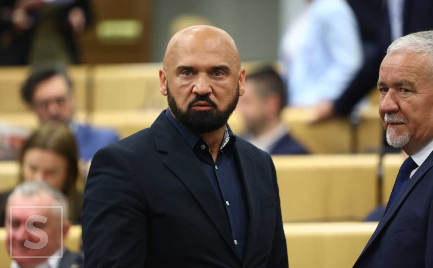 Ramo Isak nakon otkazane sjednice: 'Radili smo kad su padale granate, to je samo jedna zmijica'