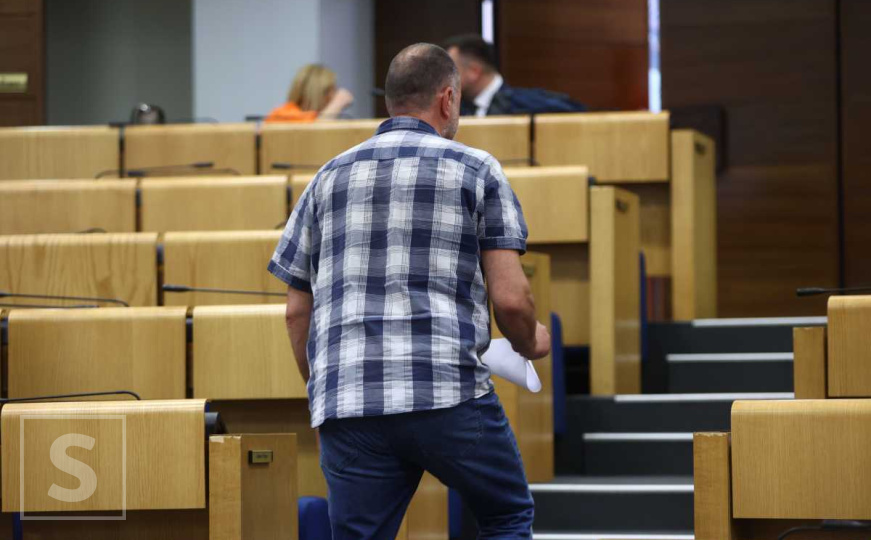 Pogledajte kako je uhvaćen uljez u Parlamentu FBiH: Snimak postao viralan na društvenim mrežama