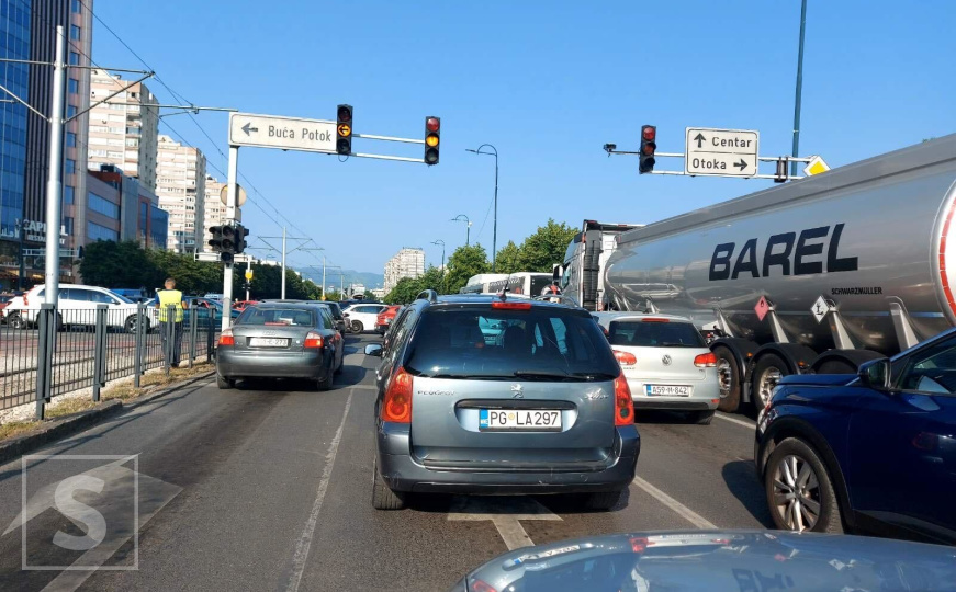 Saobraćajni kolaps u Sarajevu: Ne rade semafori na Otoci