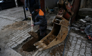 Agonija stanara u Titovoj se nastavlja: I danas bez vode zbog 'radova', a radnika ni na vidiku