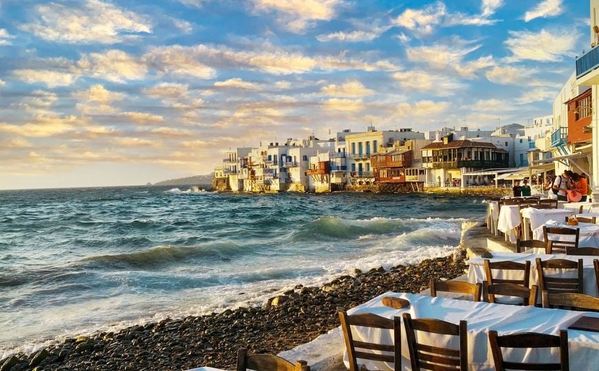 Bezobrazno visoke cijene na popularnom ljetovalištu, turisti ogorčeni: Pivo 100€, čaša Coca-Cole 15€