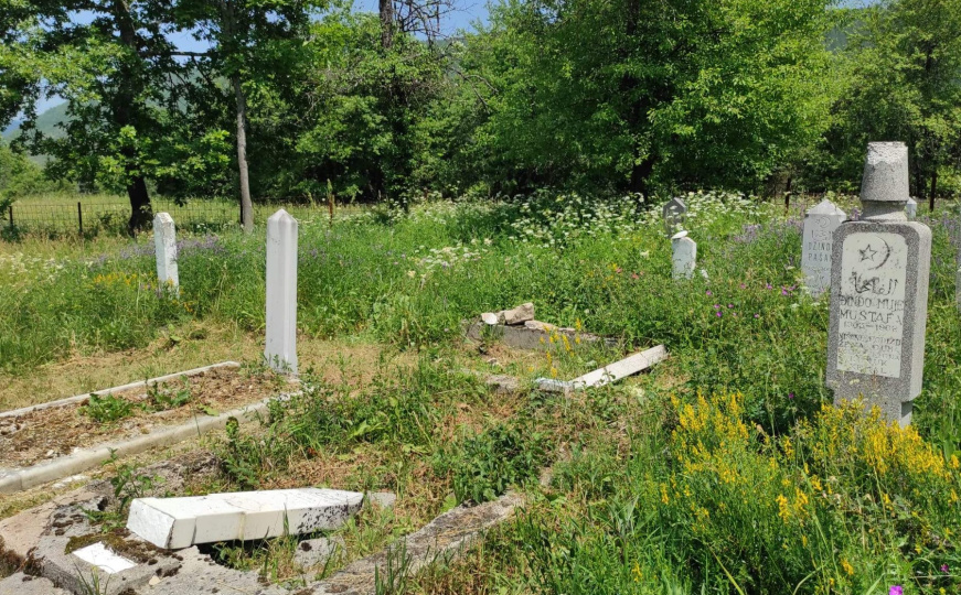 Sramotno: Vandali oskrnavili mezarje u povratničkom džematu u BiH