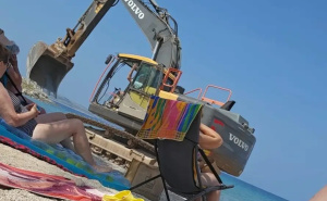 Bager na plaži u Hrvatskoj rastjerao kupače: "Rekli su nam da se maknemo ili će nas pregaziti"
