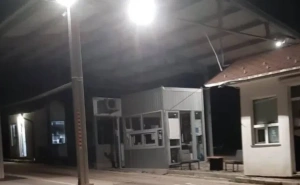 Turisti u mraku, kolone kilometarske: Granični prijelaz u BiH 23 godine čeka priključak za struju