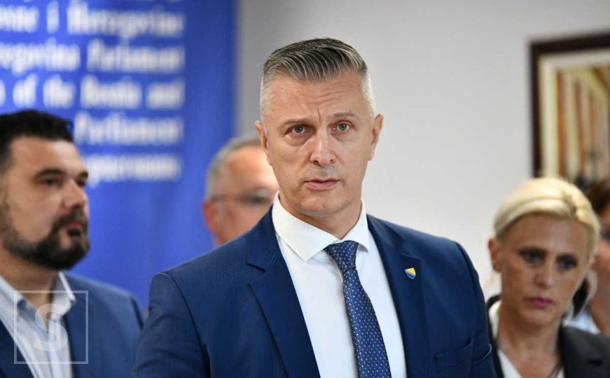 Mirza Čelik za Radiosarajevo.ba: "U migrantski centar možete unijeti raketni bacač, nema kontrole"