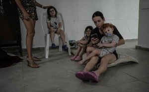 Izraelci pobjegli u skloništa nakon iranskog napada: Pogledajte fotografije