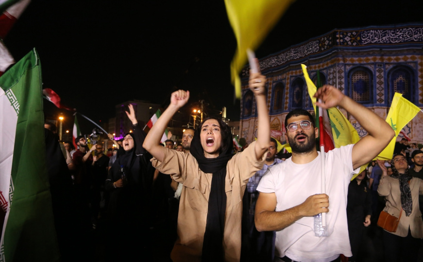 Masovno okupljanje: Građani Teherana na trgovima slave iranske napade na Izrael