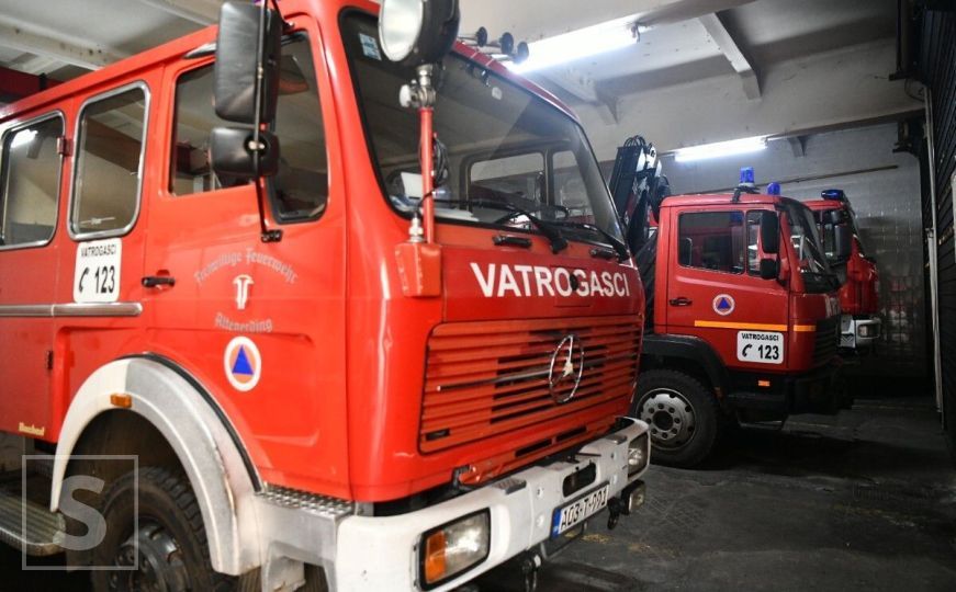 Požar na krovu poznate sarajevske ćevabdžinice na Baščaršiji