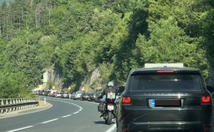 Zastoj na ulazu u Jablanicu: Stvorile se duge kolone vozila