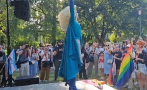 Pogledajte video: I 'drag kraljice' na Povorci ponosa u Sarajevu