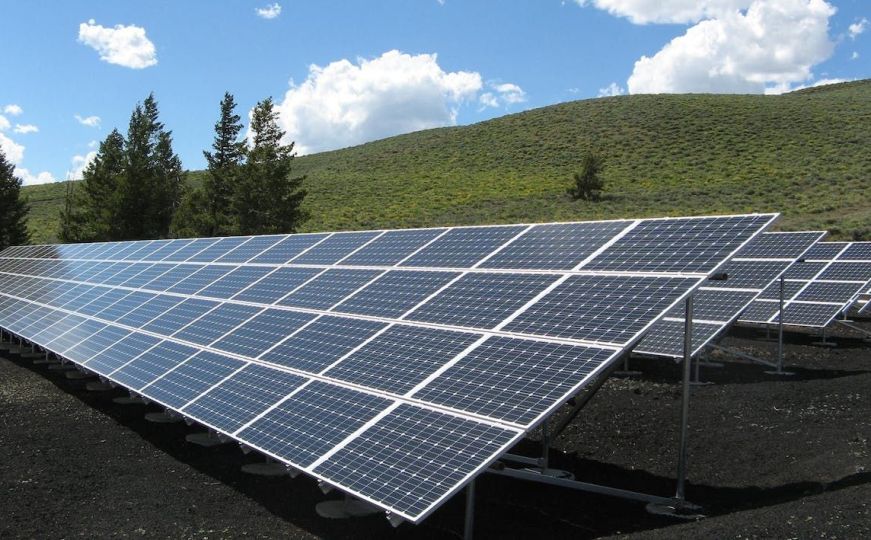 Vlada KS najavljuje olakšice: Planiraju se ukinuti koncesije na solarnu energiju