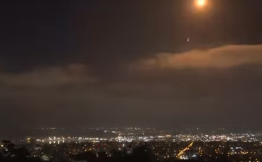 Snimci iz Izraela: Pogledajte trenutak kada iranski projektil pogađa Haifu