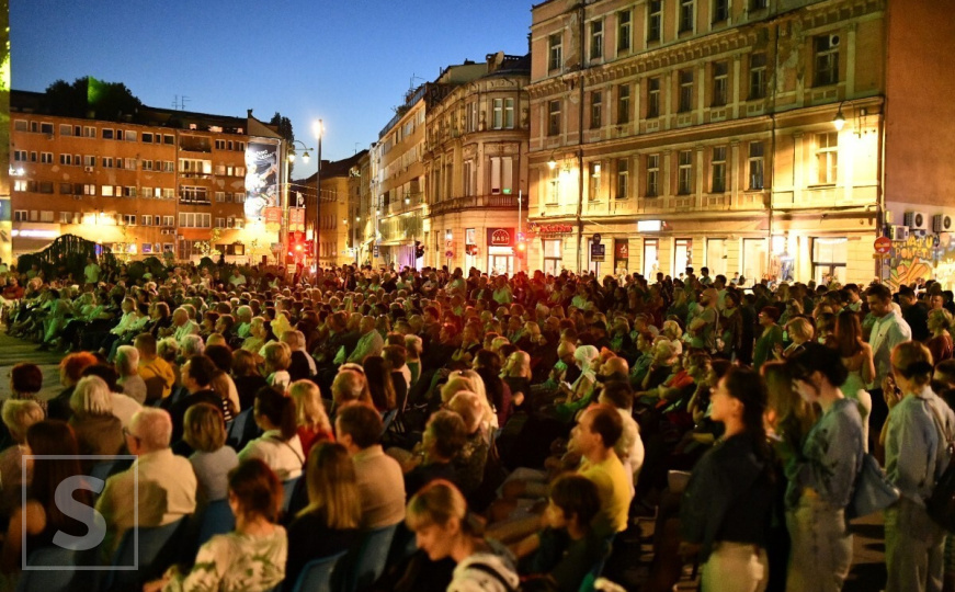 Kultura na ulice | Sarajevo Big Band održao spektakularan koncert na Pozorišnom Trgu