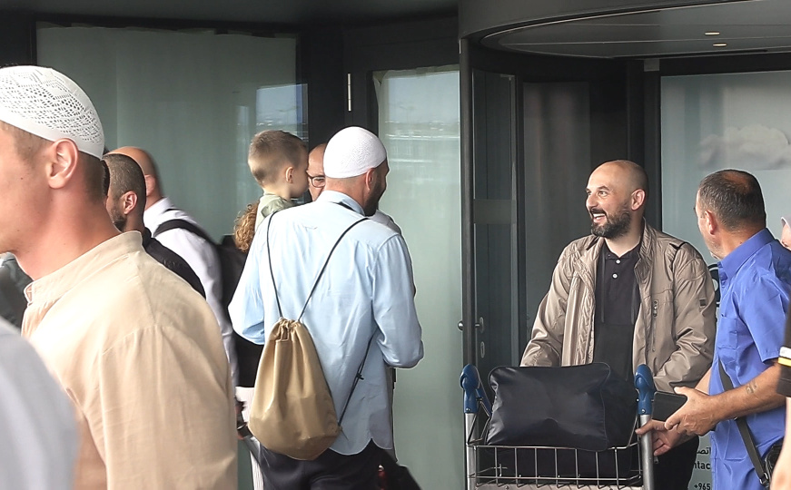Prva grupa hadžija iz BiH sretno stigla kući: "Povratak u domovinu je najljepši osjećaj"