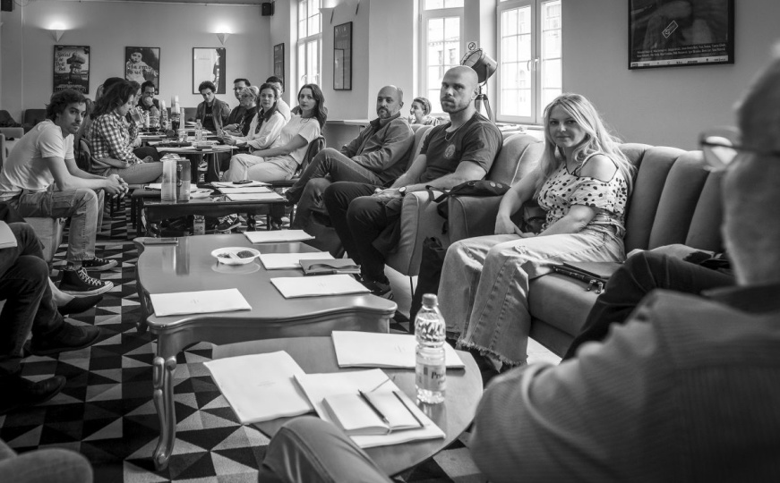 "Tebe ljubi duša moja": Ljubav iz ratnog Sarajeva kroz Pašovićevu režiju na sceni Kamernog teatra