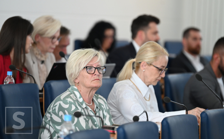 Svađe, prepucavanja i nadmudrivanja i danas u Skupštini KS: Pauza proglašena do 16 sati