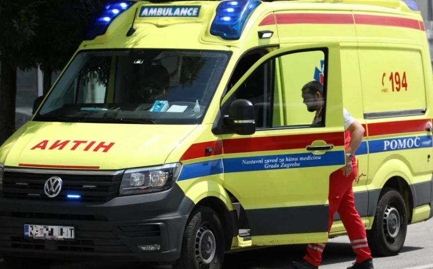 U velikom nevremenu: Turistu udarila munja dok je puštao zmaja na plaži