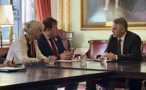 Komšić u Londonu: "Mir bez pravde je nova prijetnja, Srebrenica je otvorena rana u dušama ljudi"