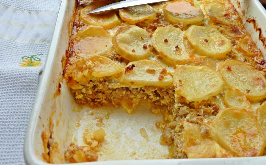 Zapečena ljubav iz rerne: Recept za najsočniju musaku koja miriše na djetinjstvo
