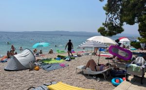 'Pametan trik' s plaže: Turisti sve češće nose čaršave umjesto peškira i ležaljki