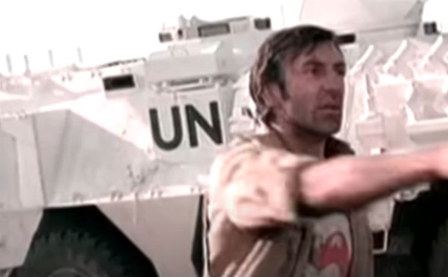 Druže, sjene su kraj mene...: Nezaboravni hit Zabranjenog pušenja "Počasna salva"