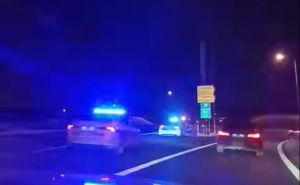 Teška nesreća dva motocikla kod Prijedora: Jedan vozač poginuo, drugi povrijeđen