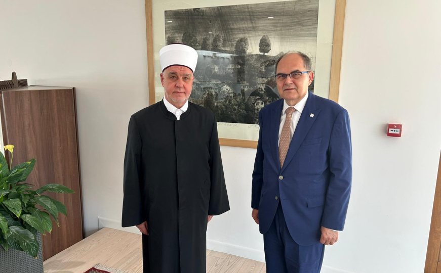 Christian Schmidt poručio: 'Mladi trebaju lidere koji će ih naučiti kako se suočiti s genocidom'