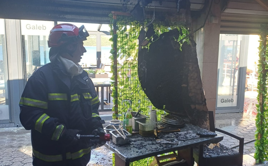 Požar zahvatio ugostiteljski objekt u Neumu: Brzom intervencijom vatrogasaca spriječena veća šteta