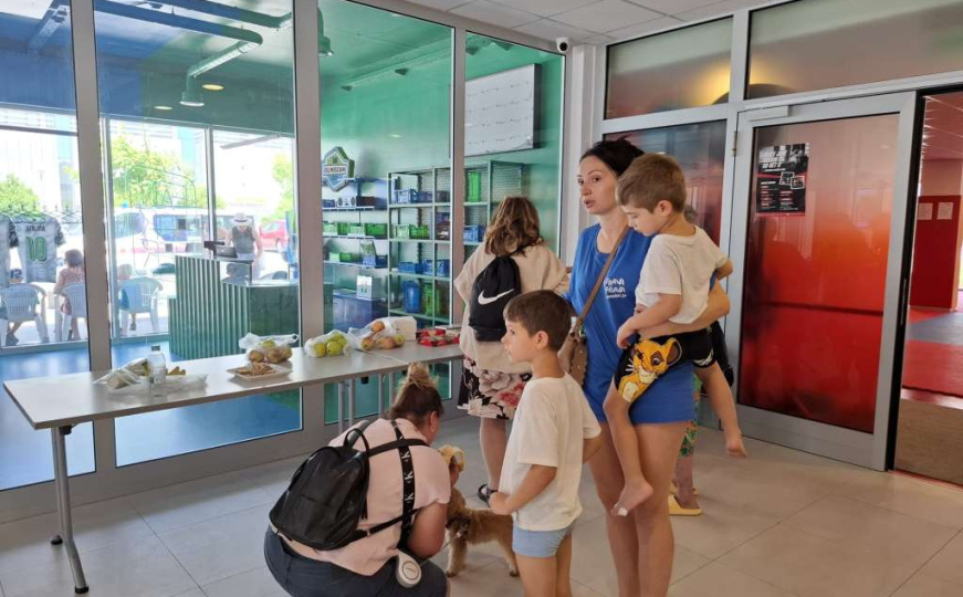Zbog požara gradska dvorana prihvatila 80 osoba u Omišu: Evakuisana djeca i lakše povrijeđeni