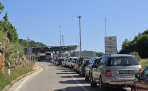 "Vlast ulaže u softvere, a čekamo po 5 sati": Vukanović snimio granicu i prozvao odgovorne
