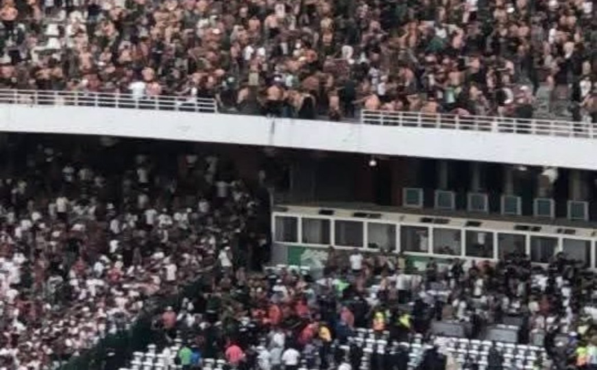 Uznemirujuće: Srušila se ograda tribine na stadionu - jedna osoba poginula, više povrijeđenih