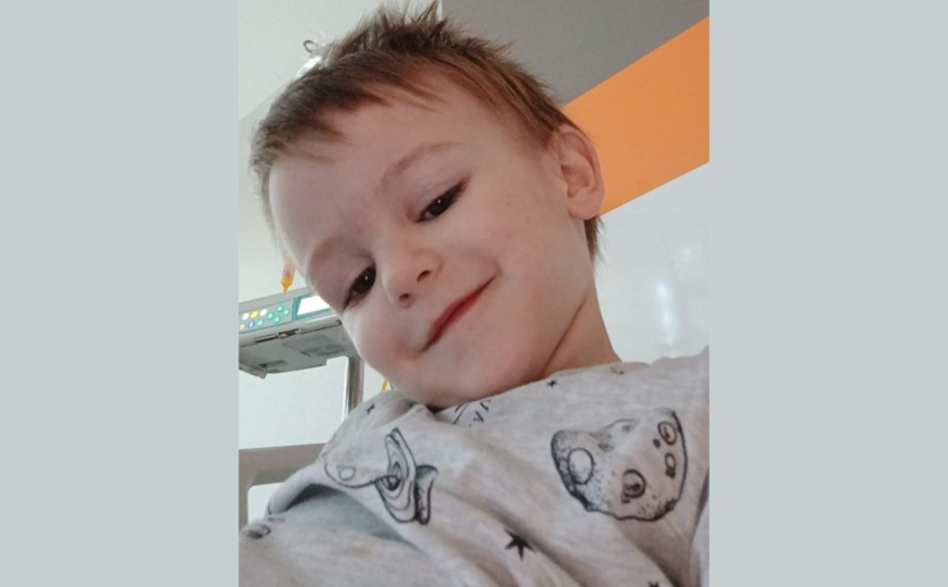 Demir (3) treba našu pomoć: Maleni dječak bori se s teškom bolešću, vrijeme je presudno