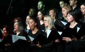 Kultura na ulice 2025: Sarajevska publika uživala u koncertu Kamernog mješovitog hora KUD "LOLA"
