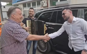 Mladi muzičari iz BiH iznenadili Halida Bešlića: Pogledajte šta su mu priredili