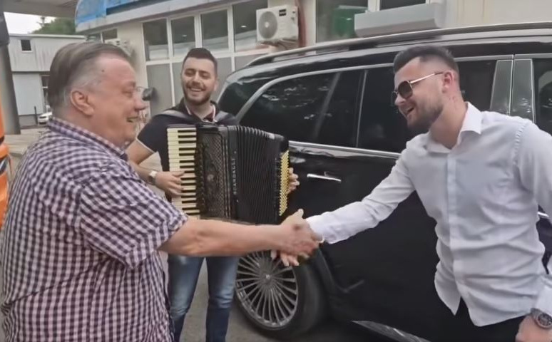 Mladi muzičari iz BiH iznenadili Halida Bešlića: Pogledajte šta su mu priredili