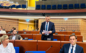 Magazinović u Strasbourgu: Srbija štiti ratnog zločinca Đukića, kaznimo ih