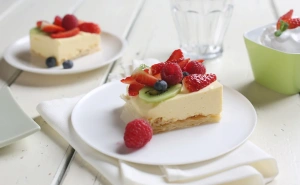 Ljetno osvježenje: Recept za voćne kremšnite, lagani desert koji se pravi bez puno muke