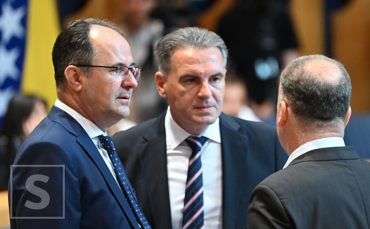 Džemal Smajić: "Ismijavate Bošnjake kroz vic, to nije bezazleno. Upozoravam vas"