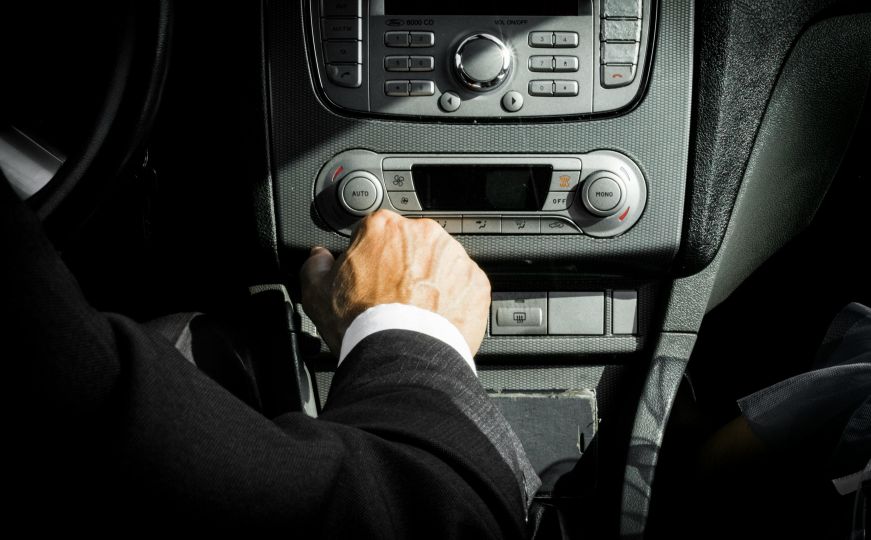 Automobil se na suncu brzo zagrijava, a temperatura može biti opasna po život: Ovo nikako ne radite