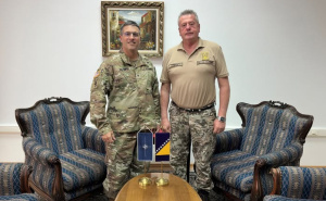 NATO i OS BiH nastavljaju saradnju: General Knežević i komandant Valas o unapređenju saradnje