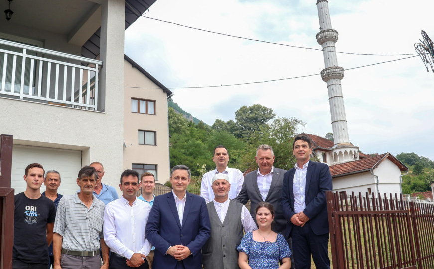 Podrška povratnicima u Međeđi i Ustiprači: Bećirović pozvao na veću uključenost svih nivoa vlasti