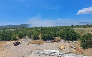 Jak vjetar ponovo aktivirao požar u Ljubuškom: Vatrogasci daju sve od sebe da spase kuće