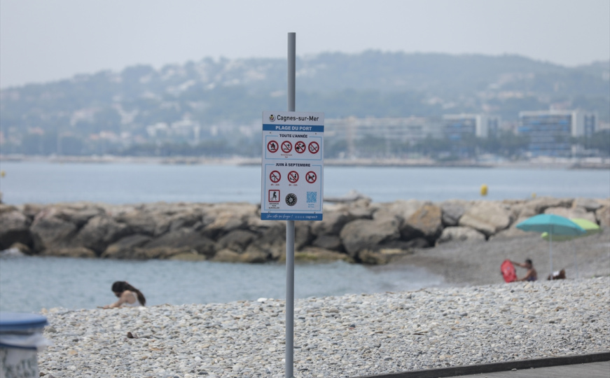 Francuska zabranila pušenje u parkovima, na plažama, autobuskim stajalištima...